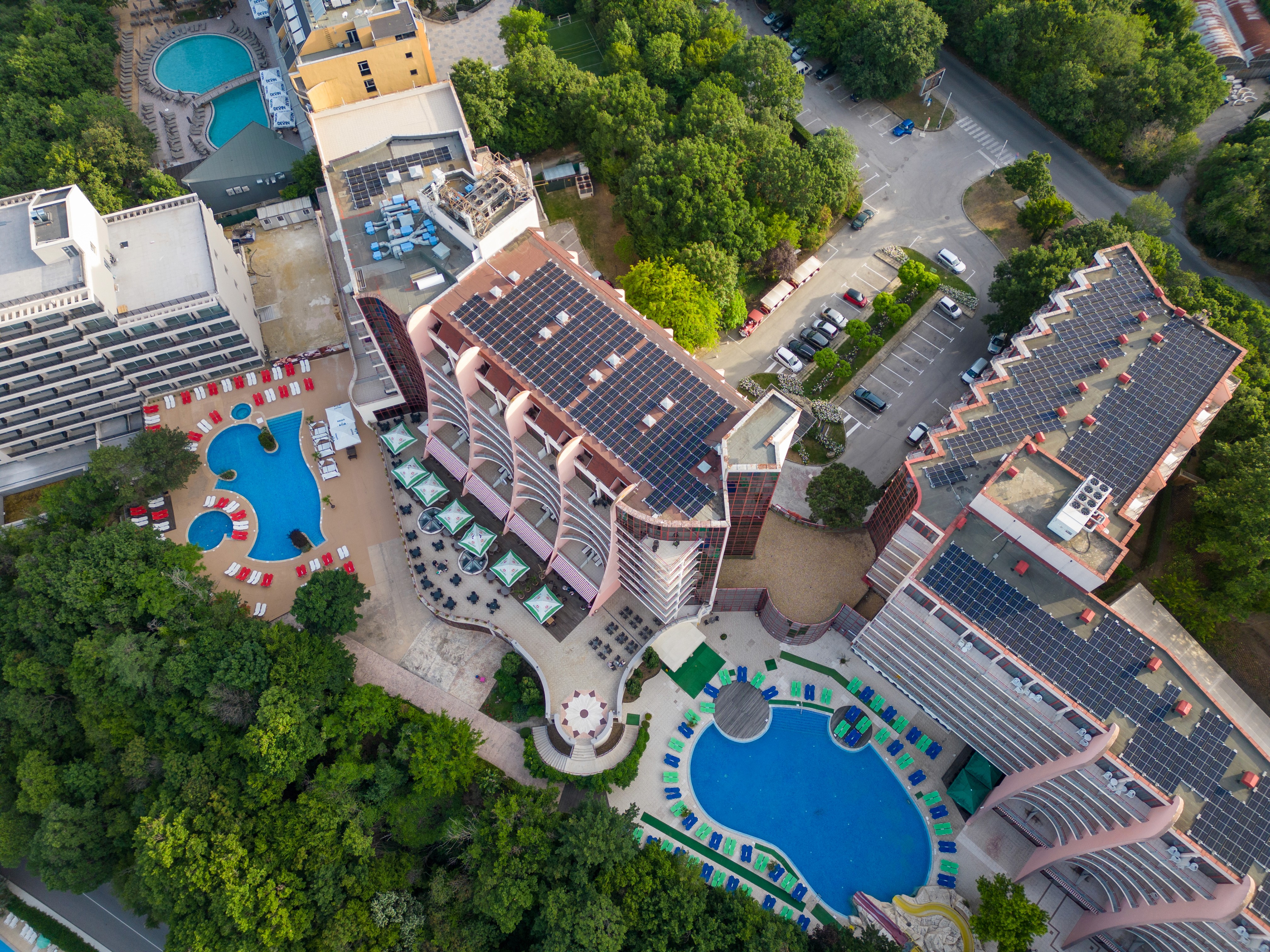 An aerial view of a hotel